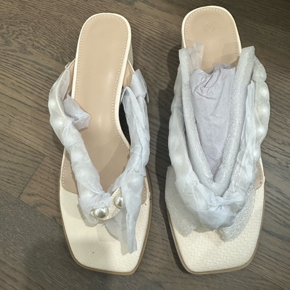 Womens Size 10 Chunky Heel Pearl Sandals Square Toe | Bride to Be, Bachelorette - Picture 4 of 4